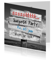 Uitgelezene Uitnodiging surprise party zwart wit met houten bord ZN-67