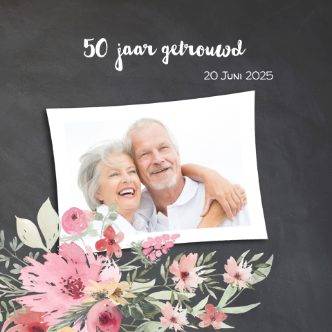 Krijtbord 50 jarig jubileum uitnodiging met foto en bloemen
