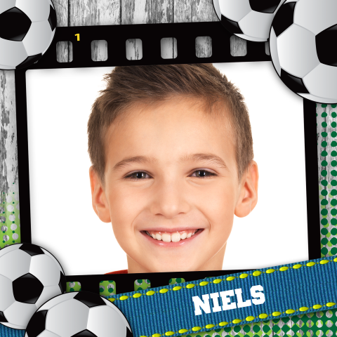 Fotokaart uitnodiging met voetbal thema kinderfeestje jongen 