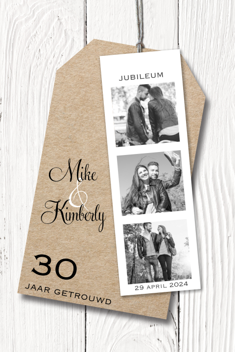 Jubileum uitnodiging 30 jaar met wit gekleurd hout en fotostrip