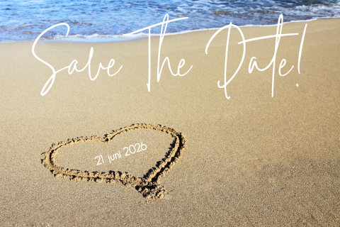 Save the date kaart met het strand en de zee