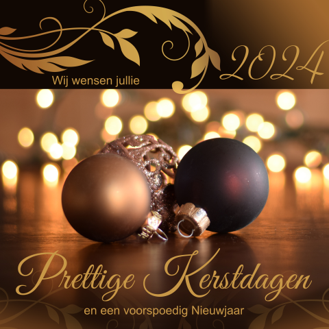Traditionele kerstkaart zwart met bronzen kerstballen