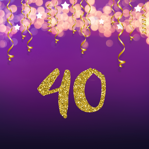 Moderne uitnodiging 40e verjaardag paars met slingers
