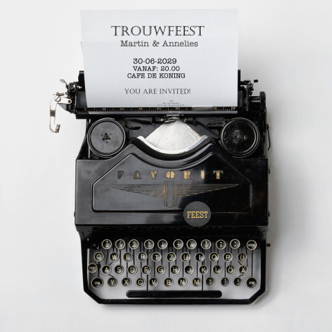 Uitnodiging trouwfeest typemachine met aanpasbare tekst