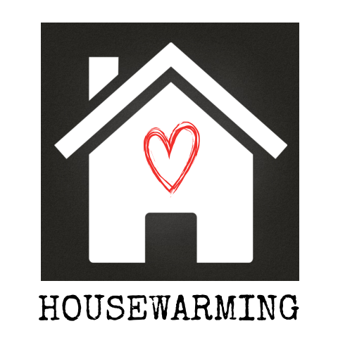Housewarming uitnodiging zwart wit met krijtbord huisje en hartje