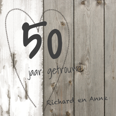 Uitnodiging wit geverfd hout en getekend hart 50 jaar huwelijk