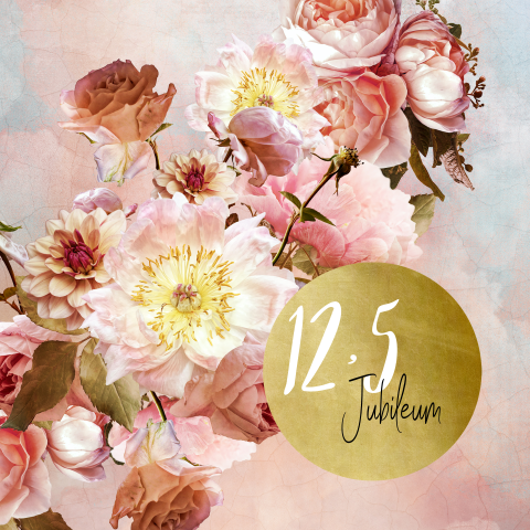 Uitnodiging Jubileum 12,5 met prachtige bloemen en goudlook accenten