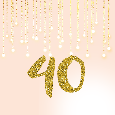 Verjaardagsuitnodiging in roze wit en goud met feestelijke slingers