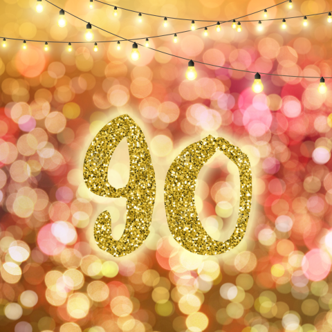 Verjaardagsuitnodiging 90 jaar in roze en goud
