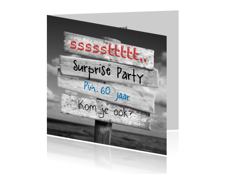 Fonkelnieuw Uitnodiging surprise party zwart wit met houten bord IT-74